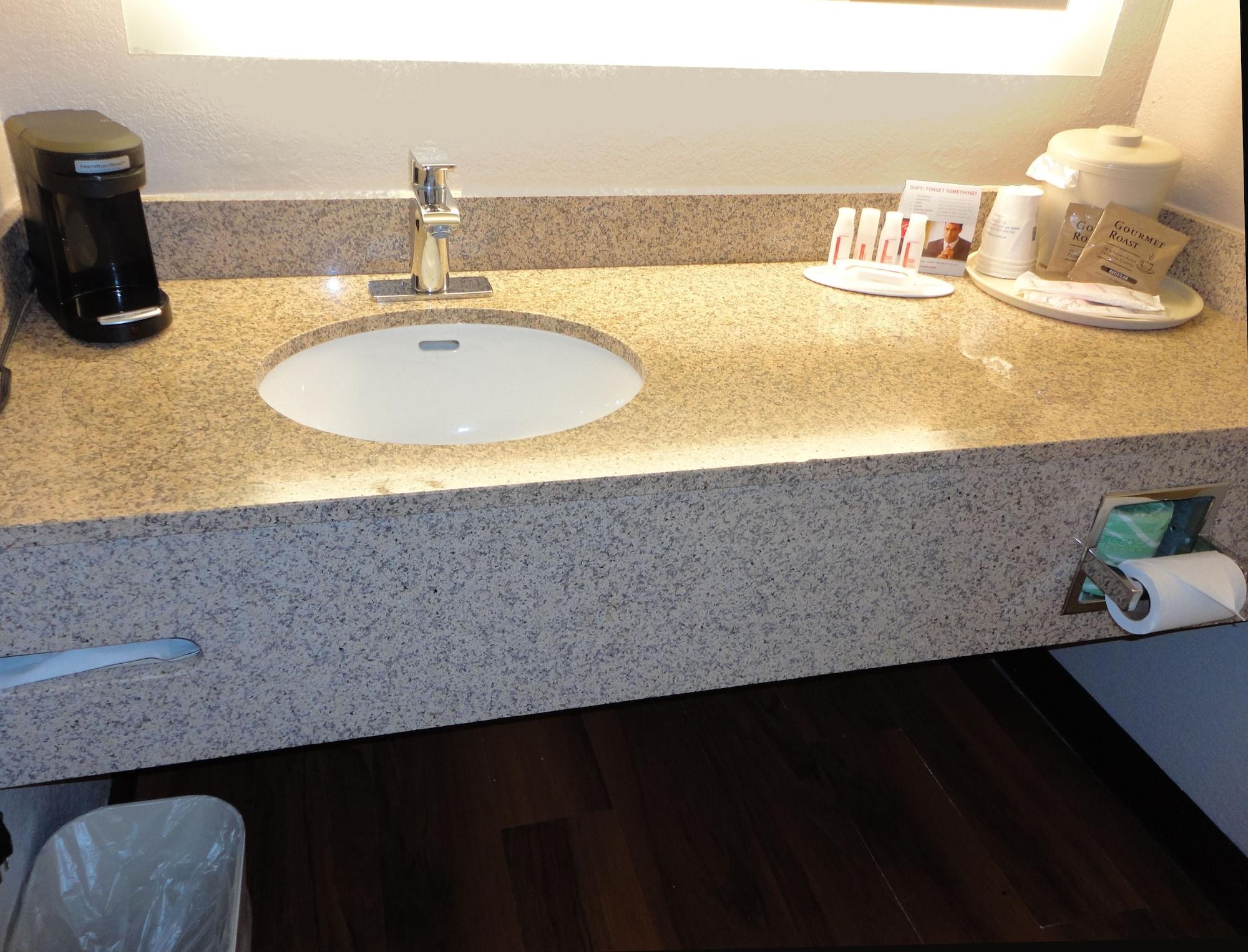 Hotel Ramada By Wyndham Tuscaloosa Extérieur photo