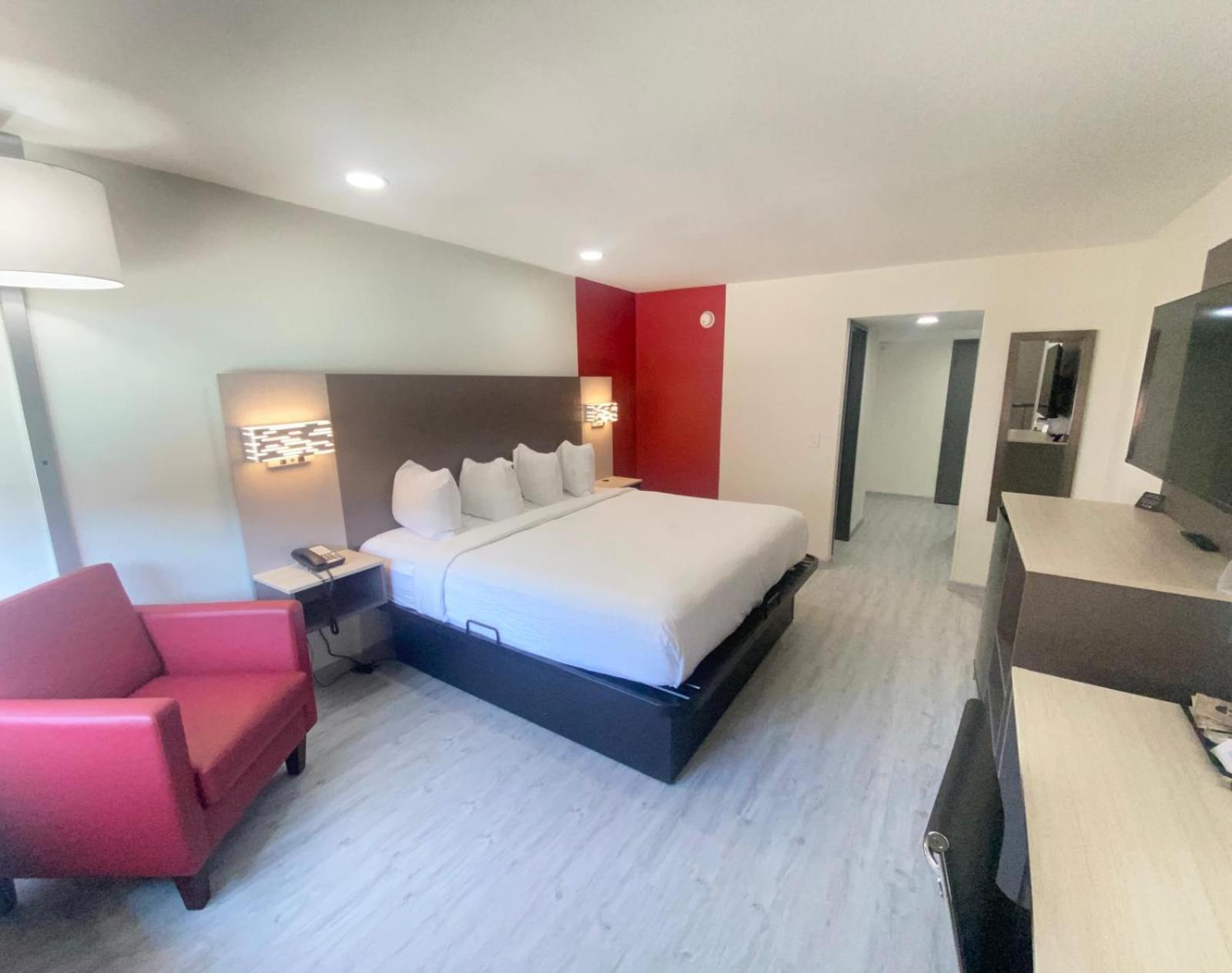 Hotel Ramada By Wyndham Tuscaloosa Extérieur photo