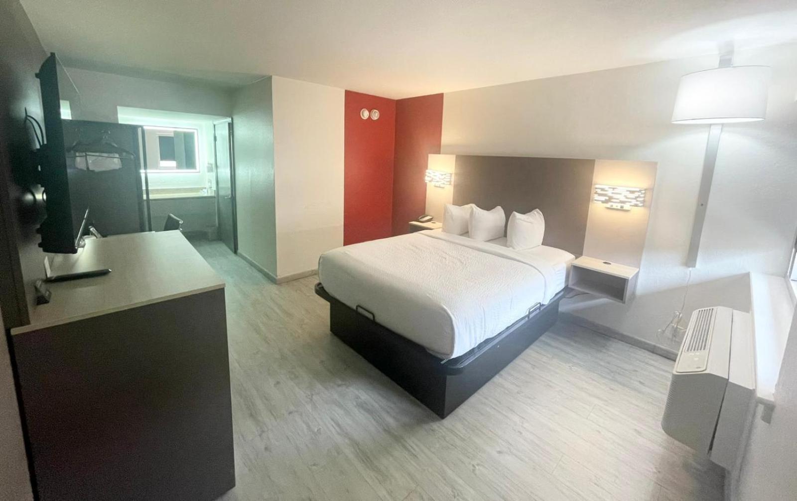 Hotel Ramada By Wyndham Tuscaloosa Extérieur photo