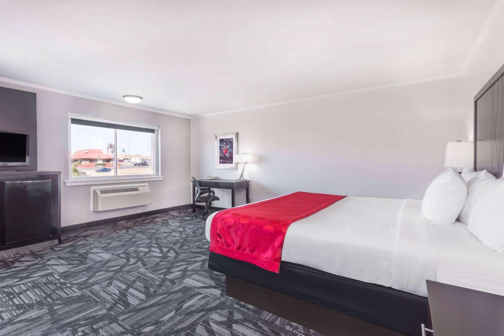 Hotel Ramada By Wyndham Tuscaloosa Extérieur photo