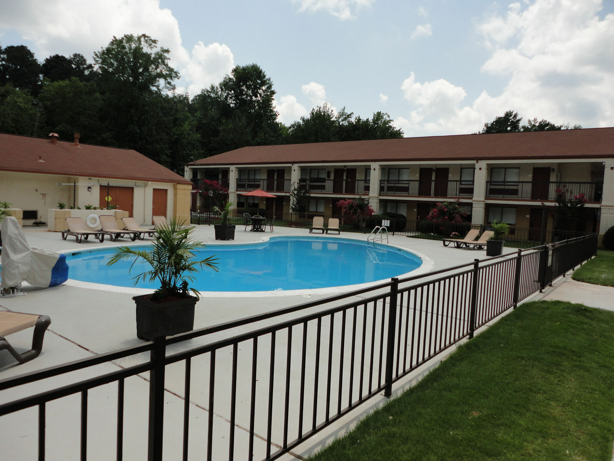 Hotel Ramada By Wyndham Tuscaloosa Extérieur photo